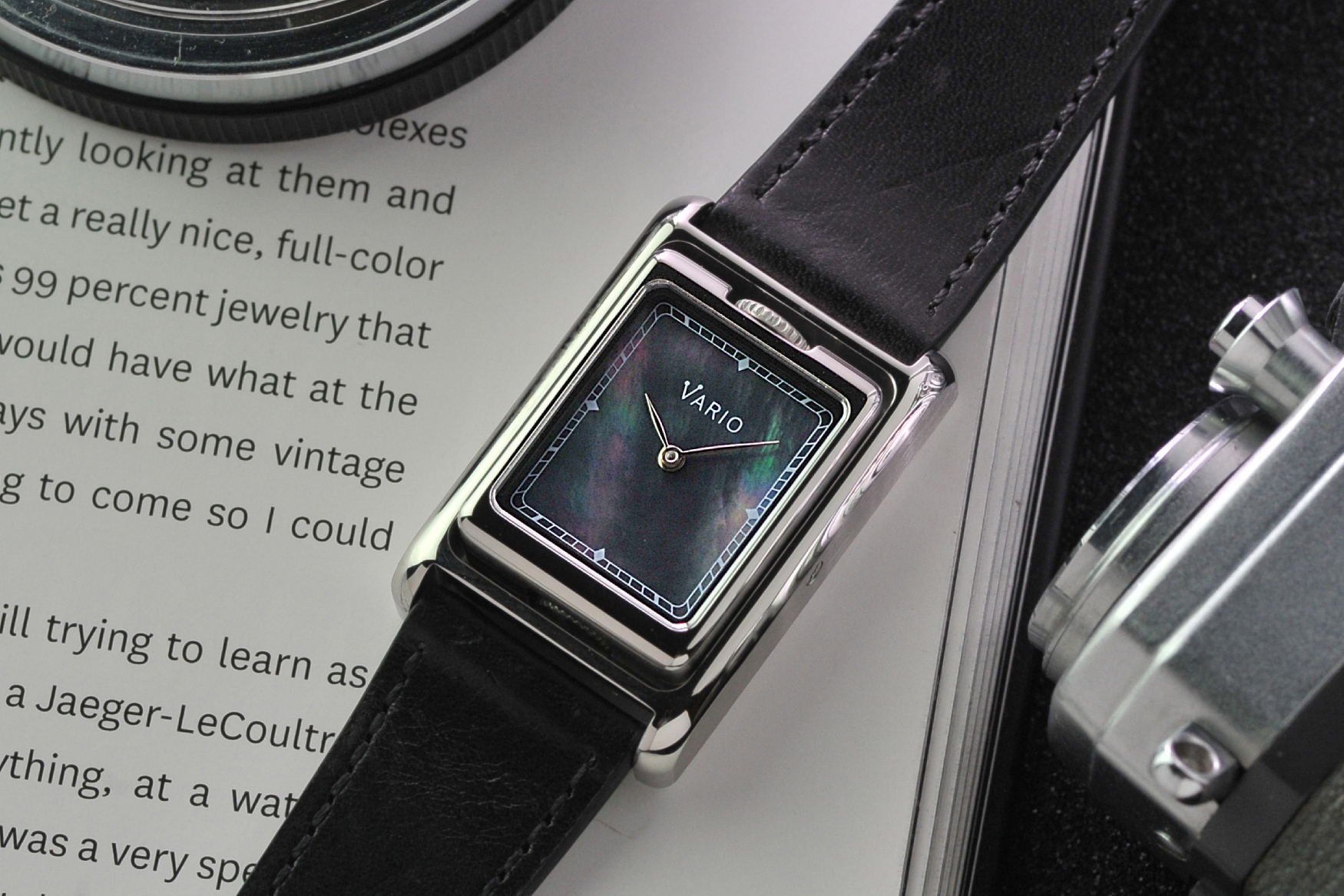 Vario Versa Mother of Pearl black closeup