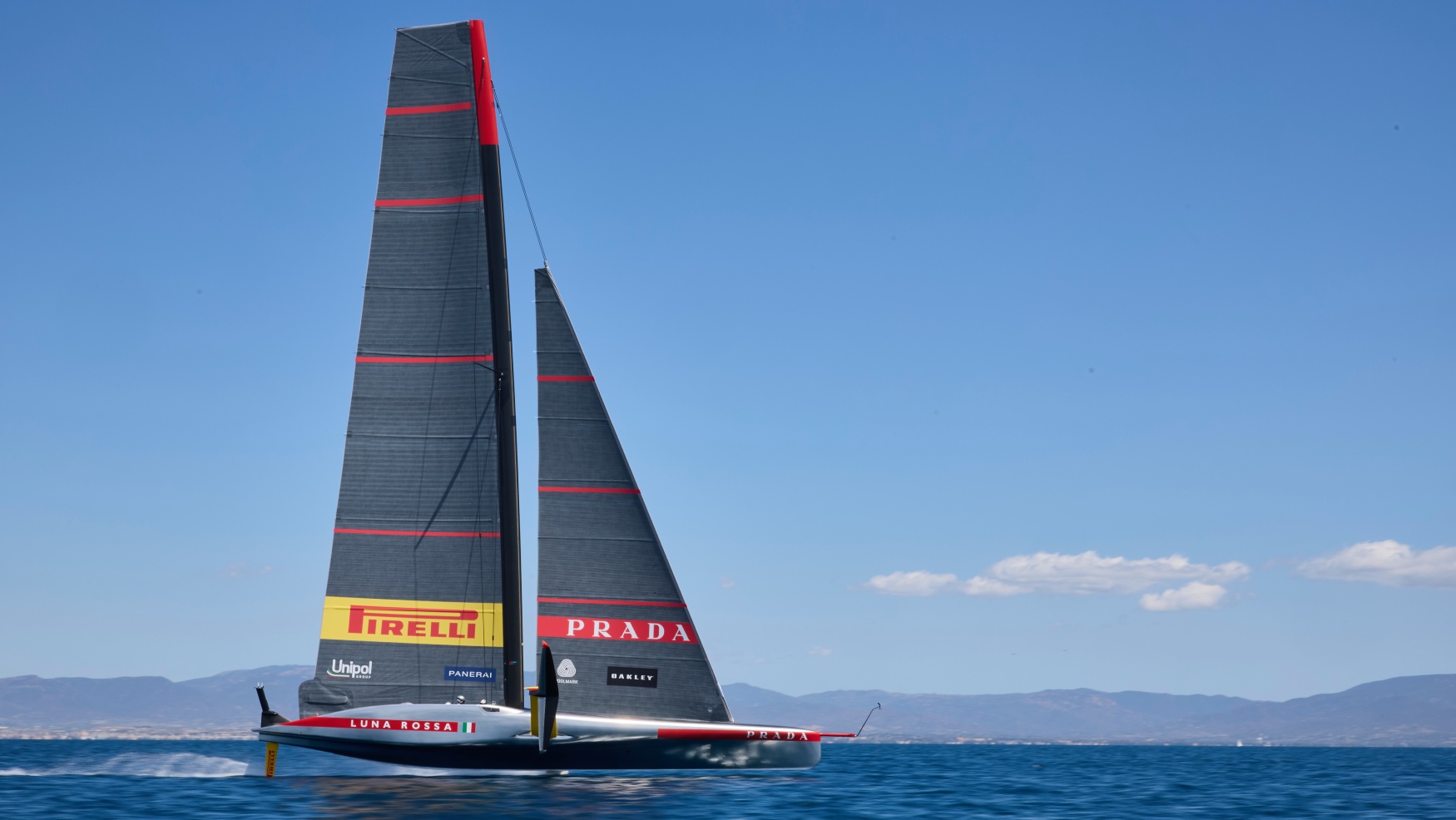 panerai luna rossa americas cup boat feature