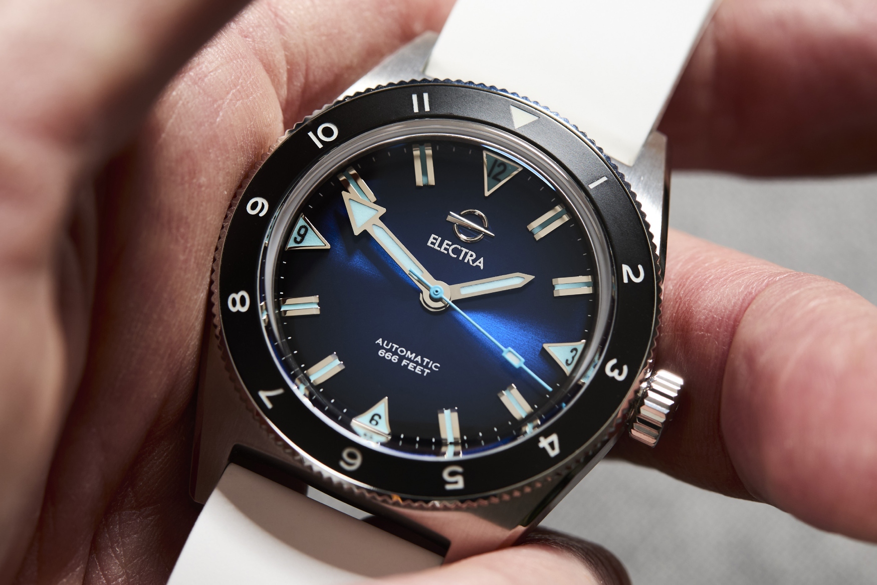 Electra Dare Devil Diver Blue Dial Closeup