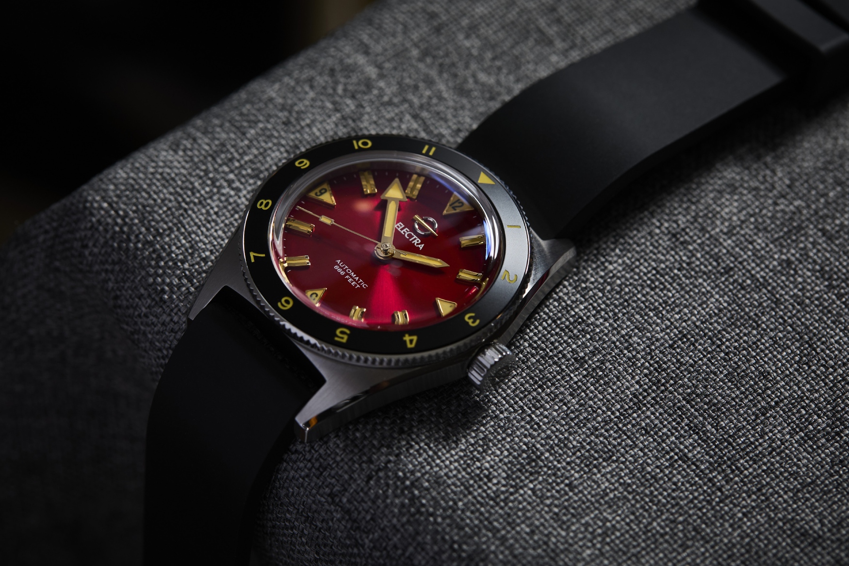 Electra Dare Devil Diver Red Flatlay