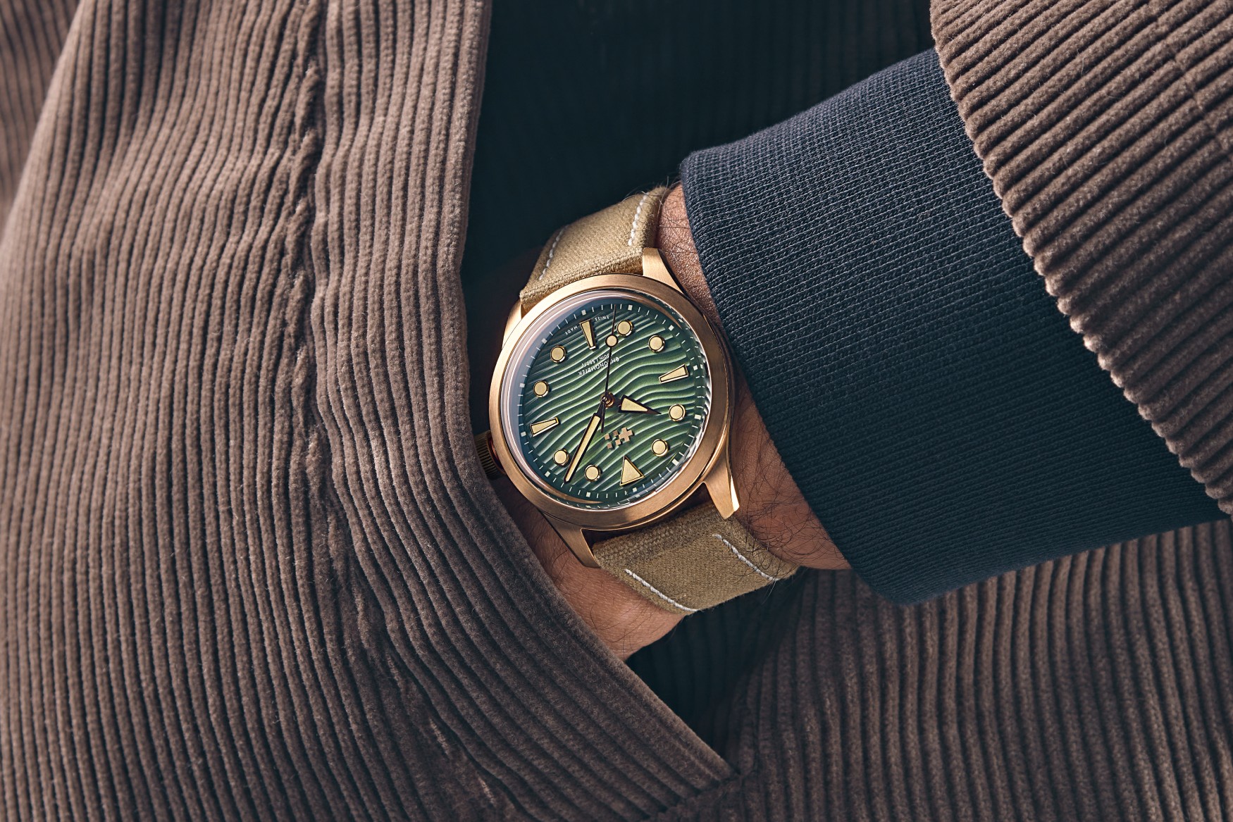 Christopher Word C65 Dune Aeolian Bronze Cock Green Wrist