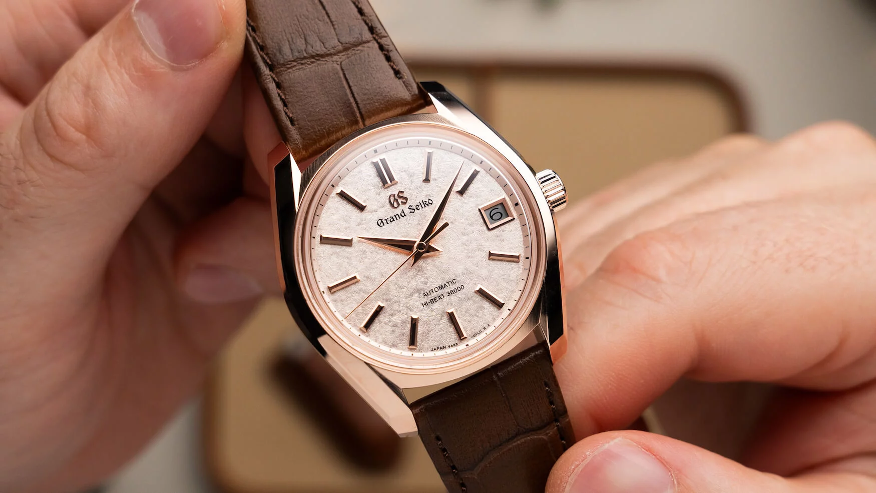 Nouveautés Seiko et Grand Seiko - tome 10 - Page 31 Grand_Seiko_SBGH368_Sakura_Kakushi_3.jpg