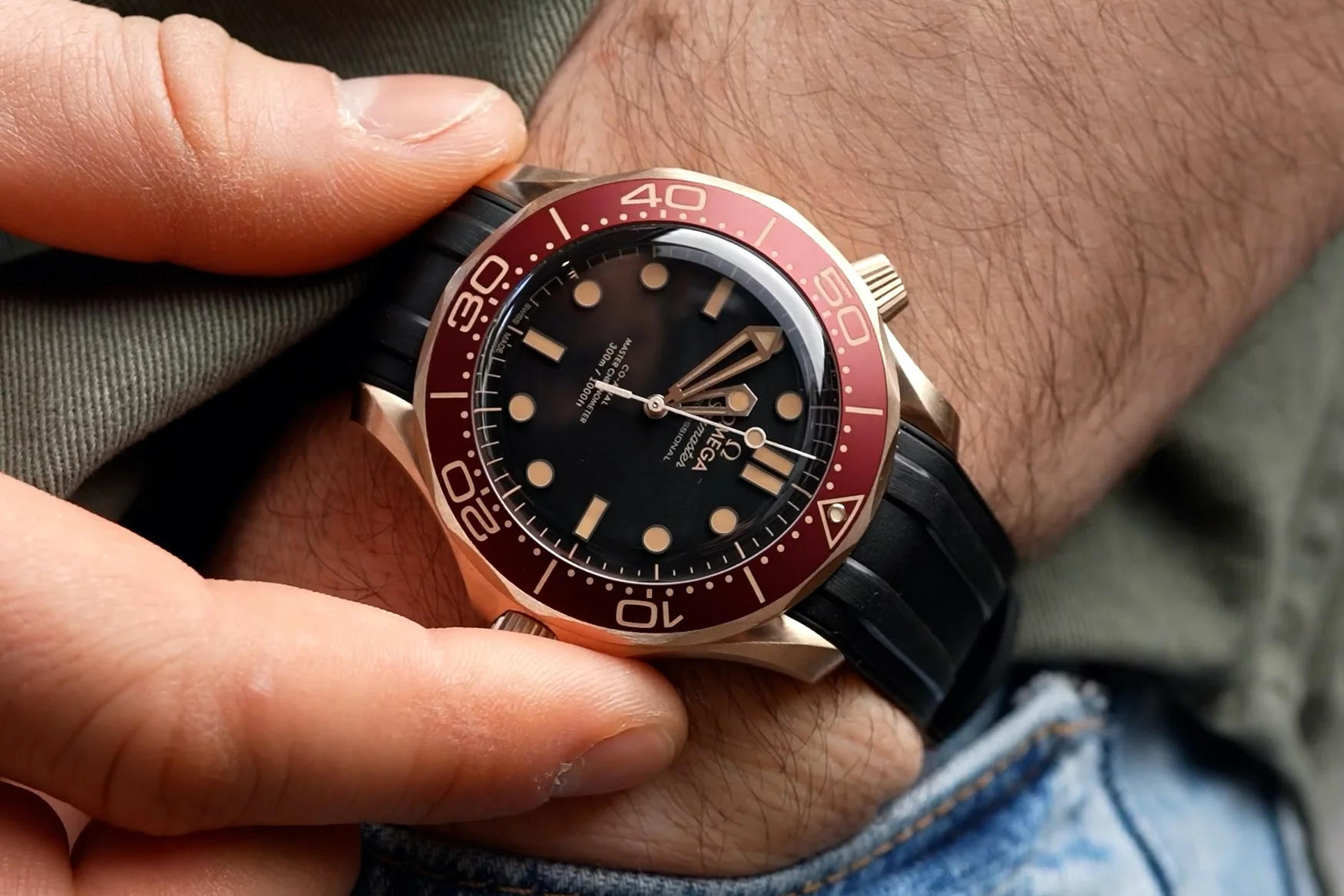 Omega Seamaster 300M Bronze Gold and Burgundy | HANDS ON