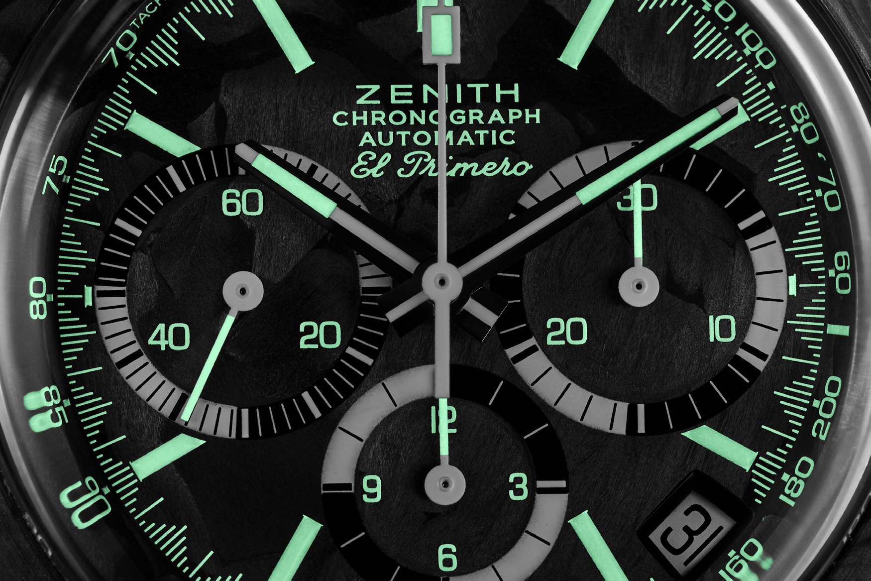 Zenith x Revolution Chronomaster Revival A3818 ‘Cover Girl Carbon’ lume
