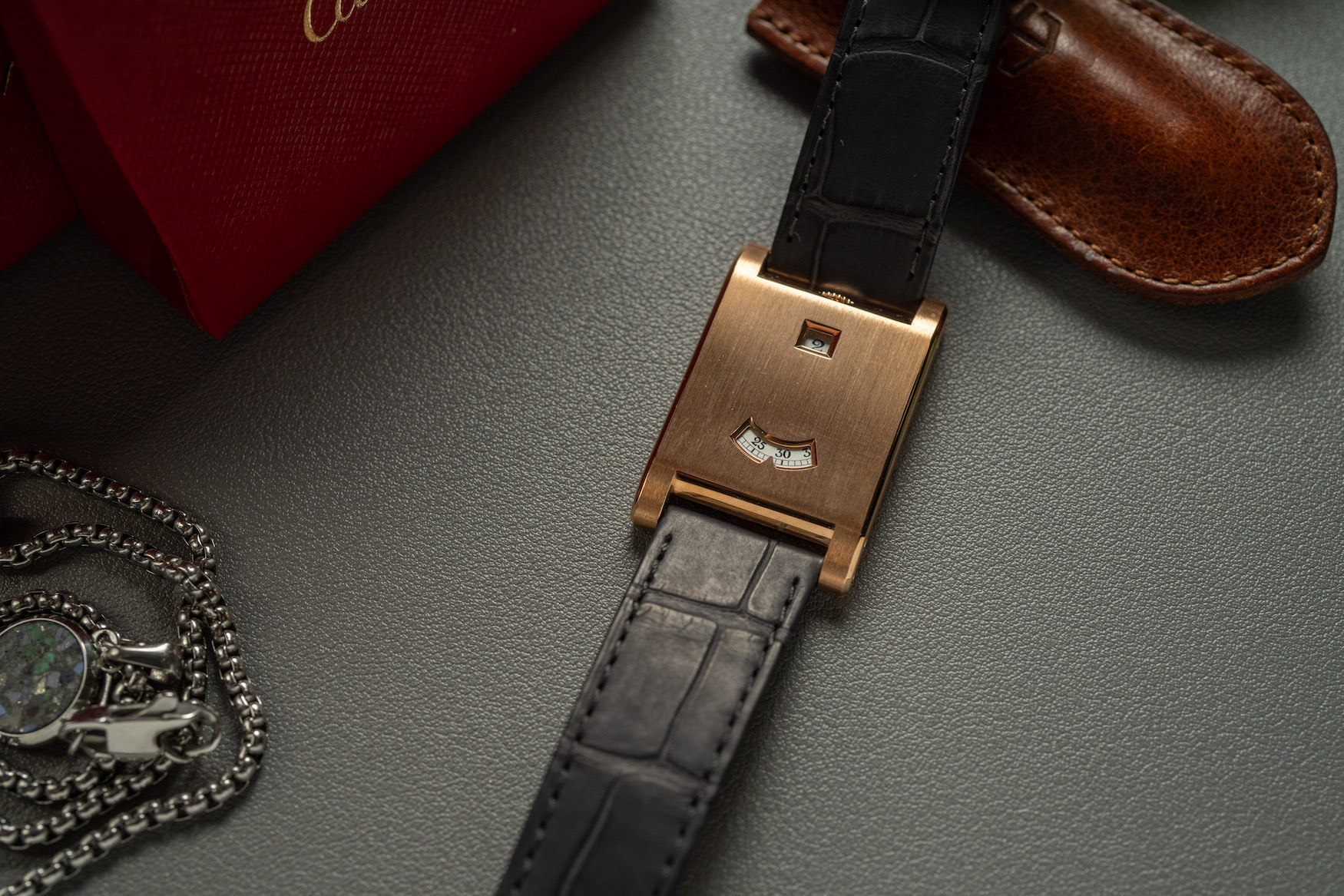 Cartier Privé Tank á Guichet 5