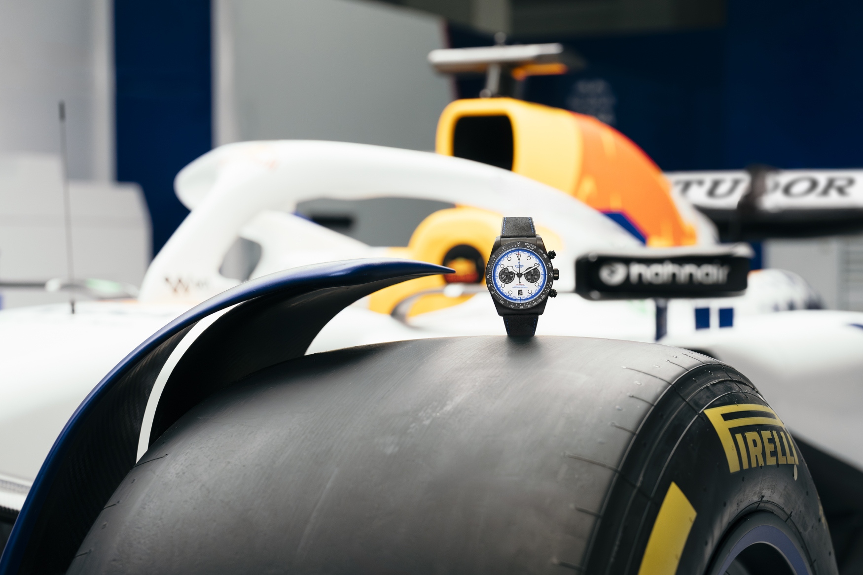Black Bay Chrono Carbon 25 VCARB car