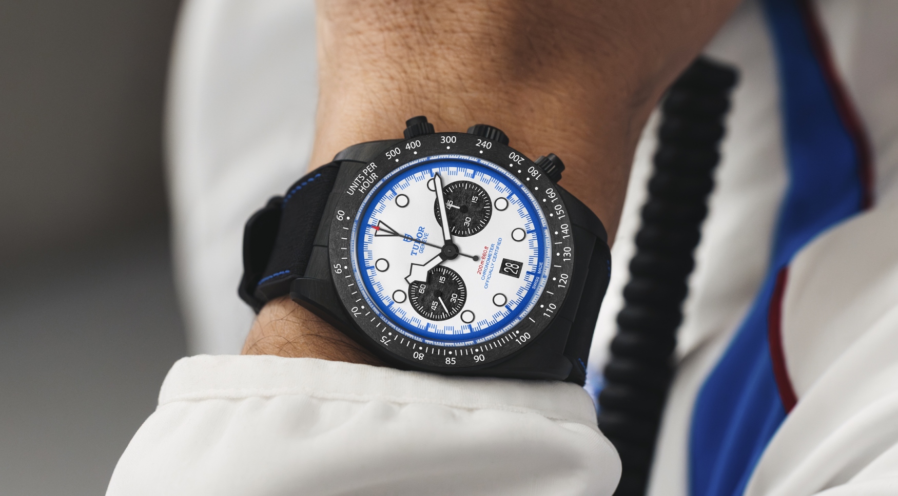 Black Bay Chrono Carbon 25 feature