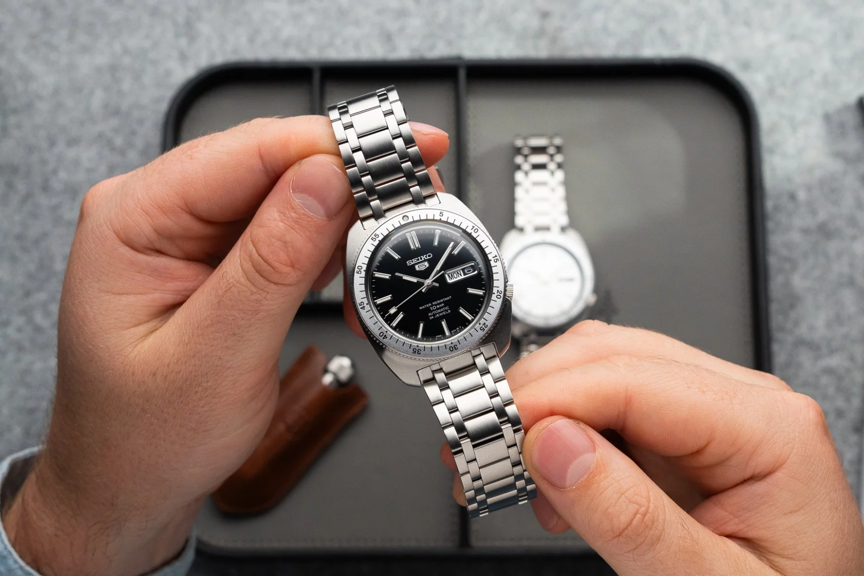 seiko-5-sports-gene-kranz-black-srpl93-dial.jpg.webp