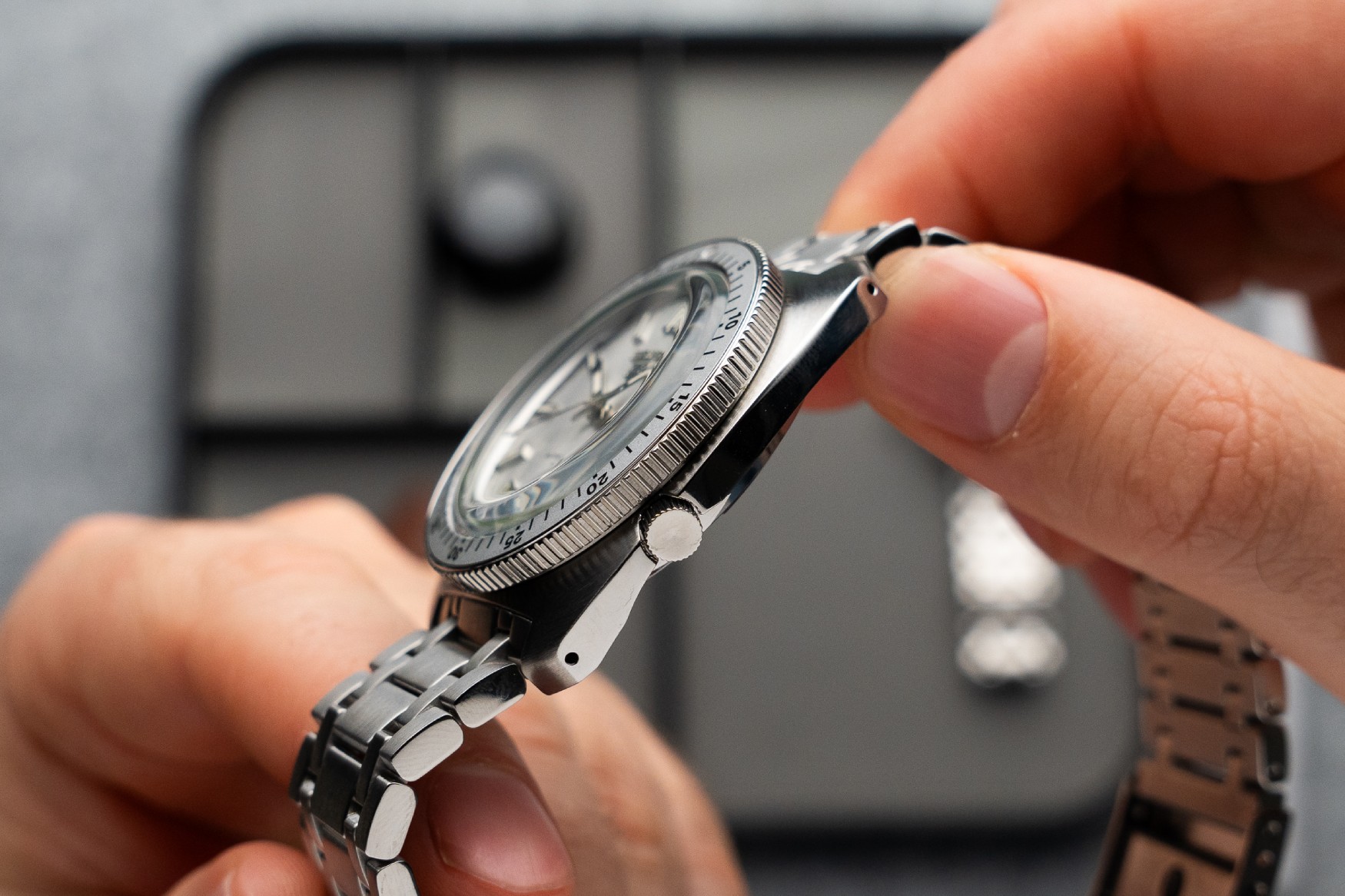 seiko 5 sports gene kranz white srpl91 case profile