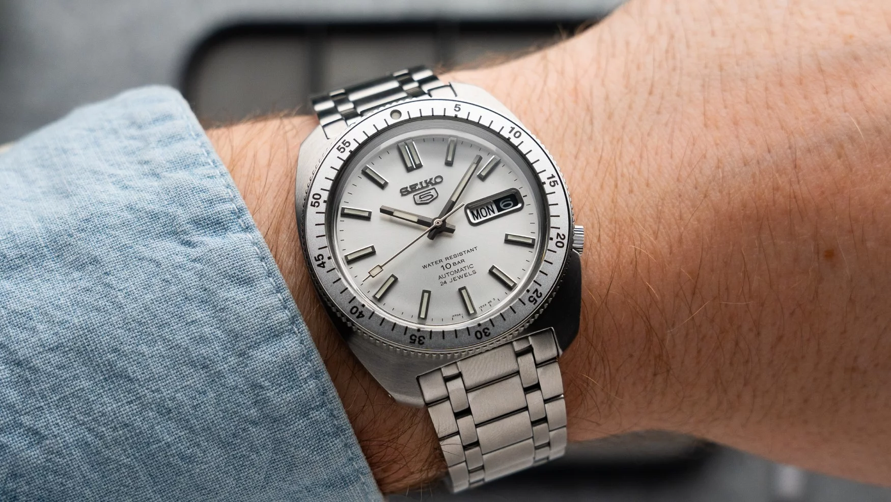 seiko-5-sports-gene-kranz-white-srpl91-wrist-feature.jpg.webp