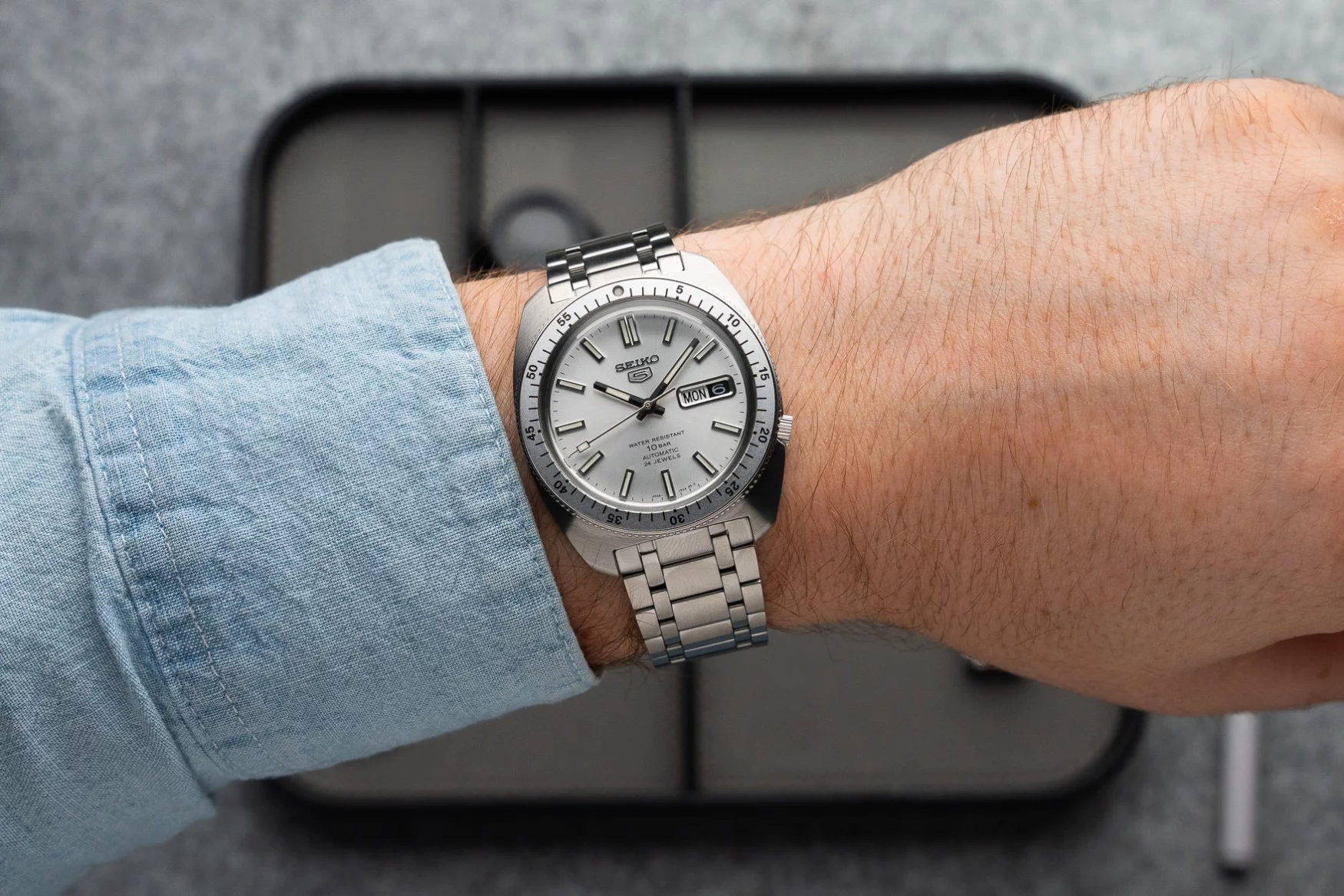 seiko-5-sports-gene-kranz-white-srpl91-wrist.jpg.webp