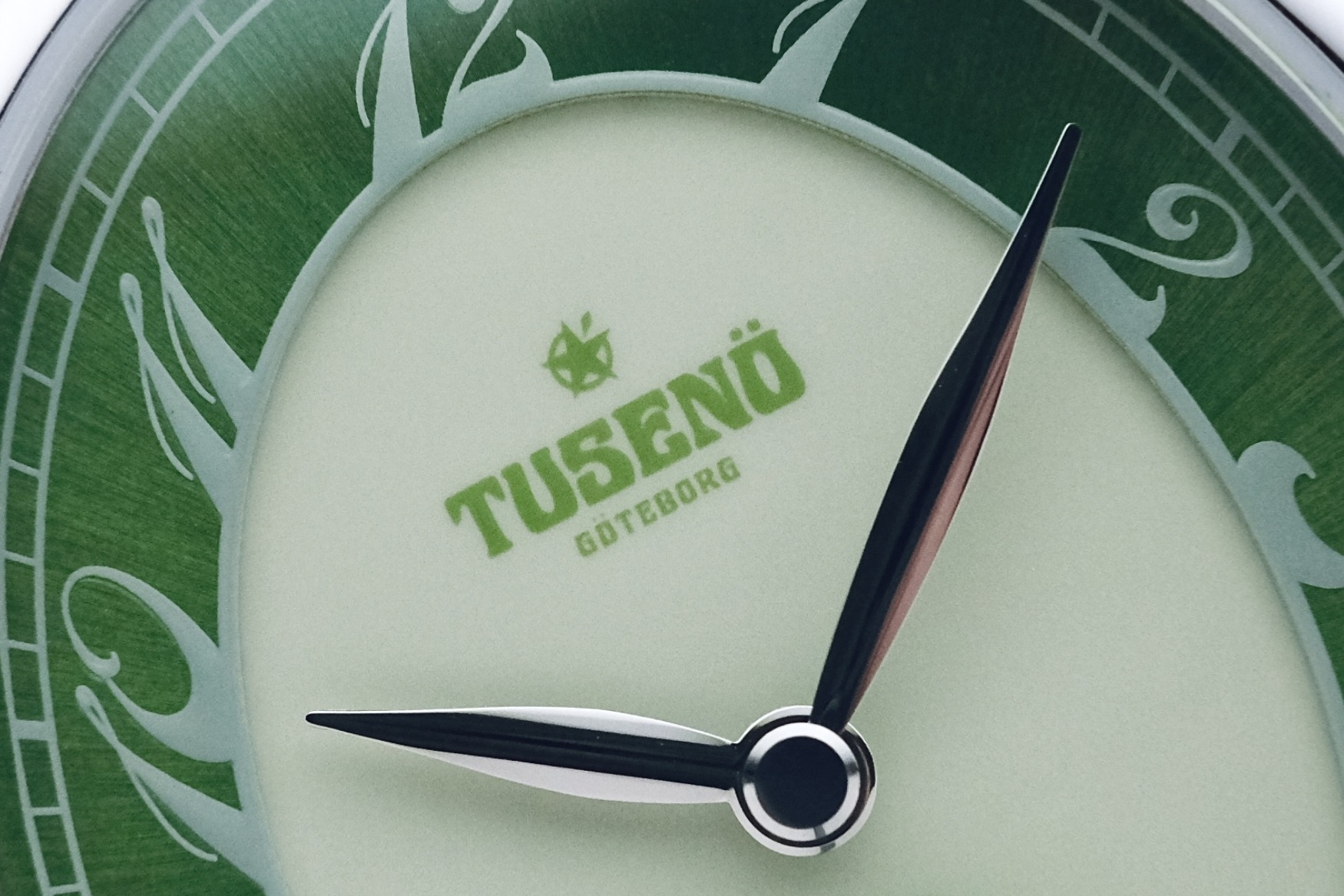 Tusenö Supervintage Mojito dial close-up