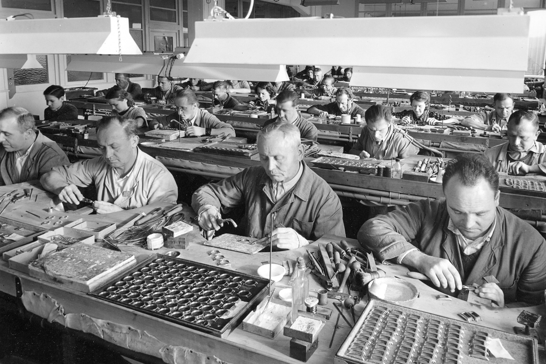 Laco 100 o'clock advertising factory