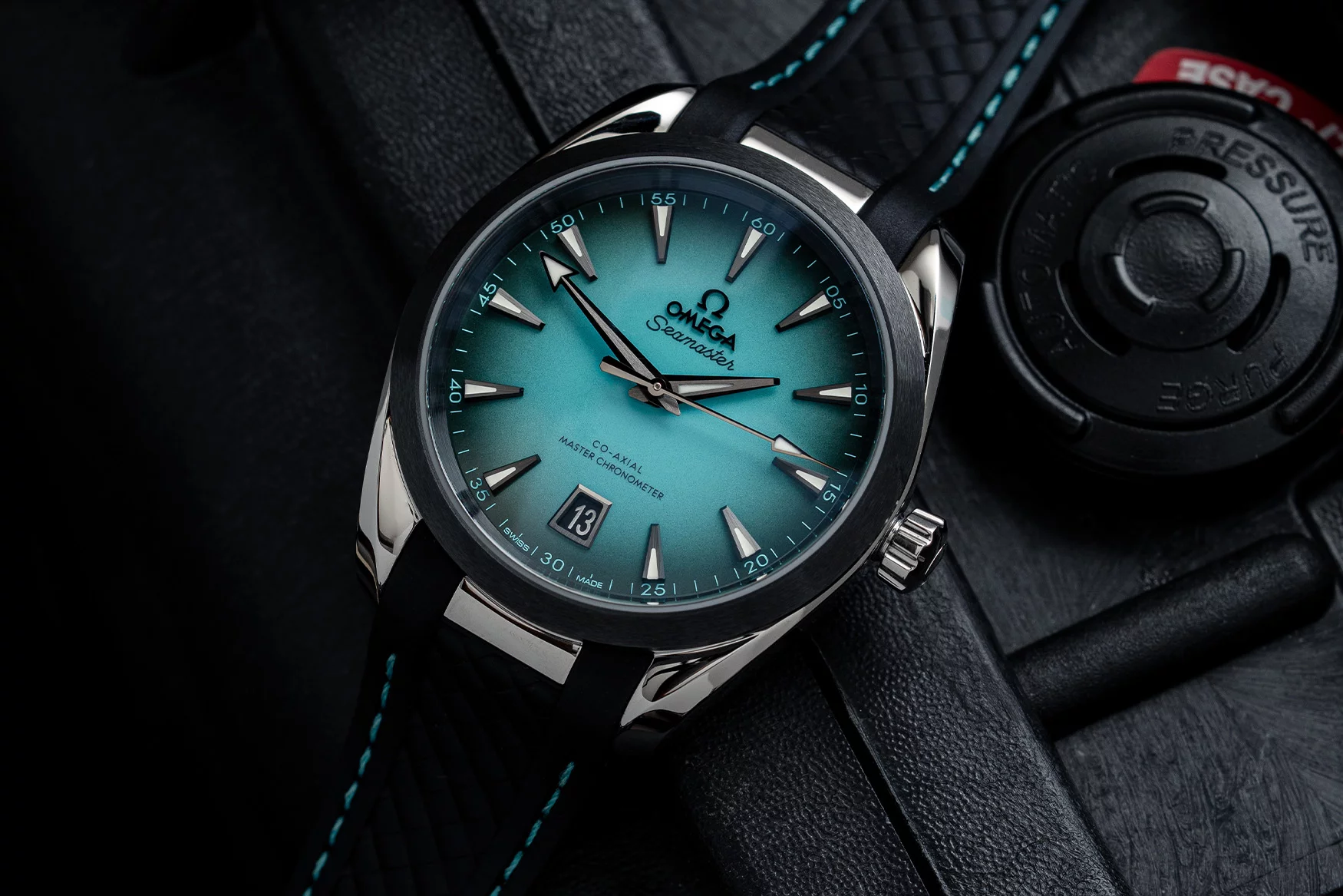 omega-aqua-terra-turqouise-41mm-case-shot.jpg.webp
