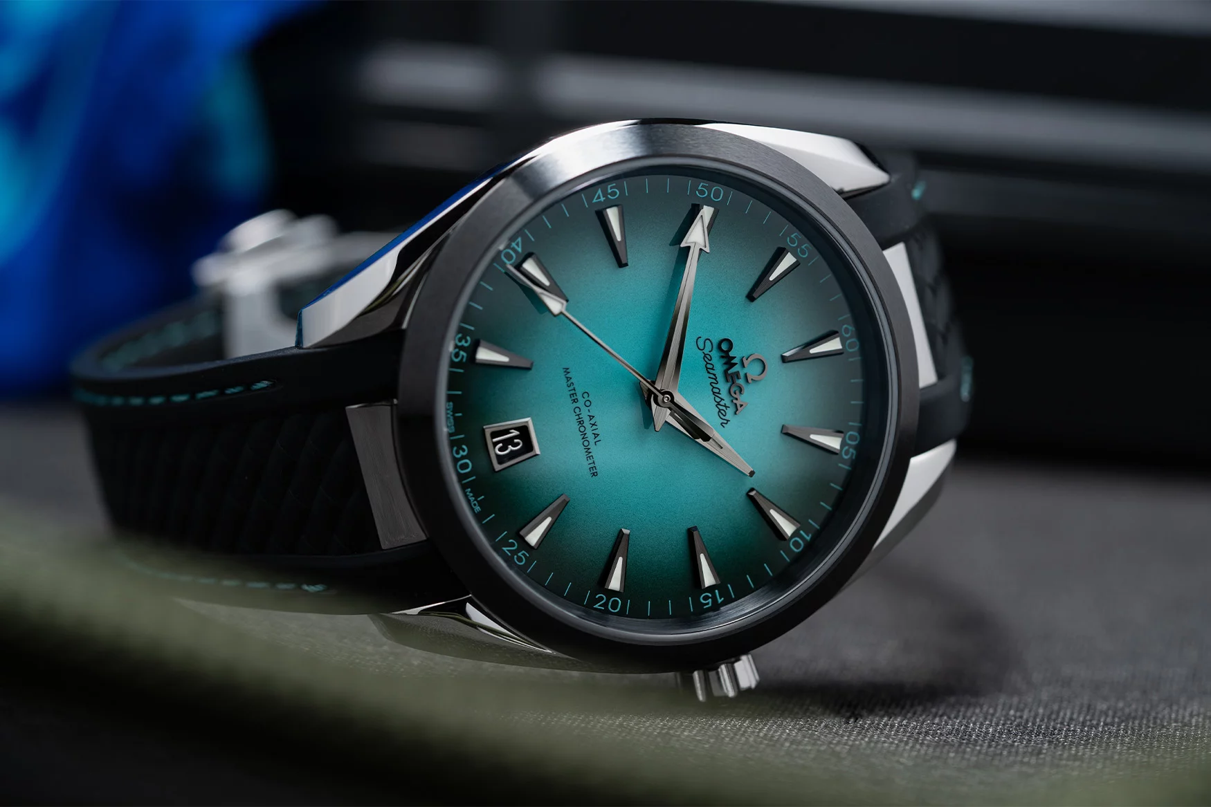omega-aqua-terra-turqouise-41mm-dial.jpg.webp