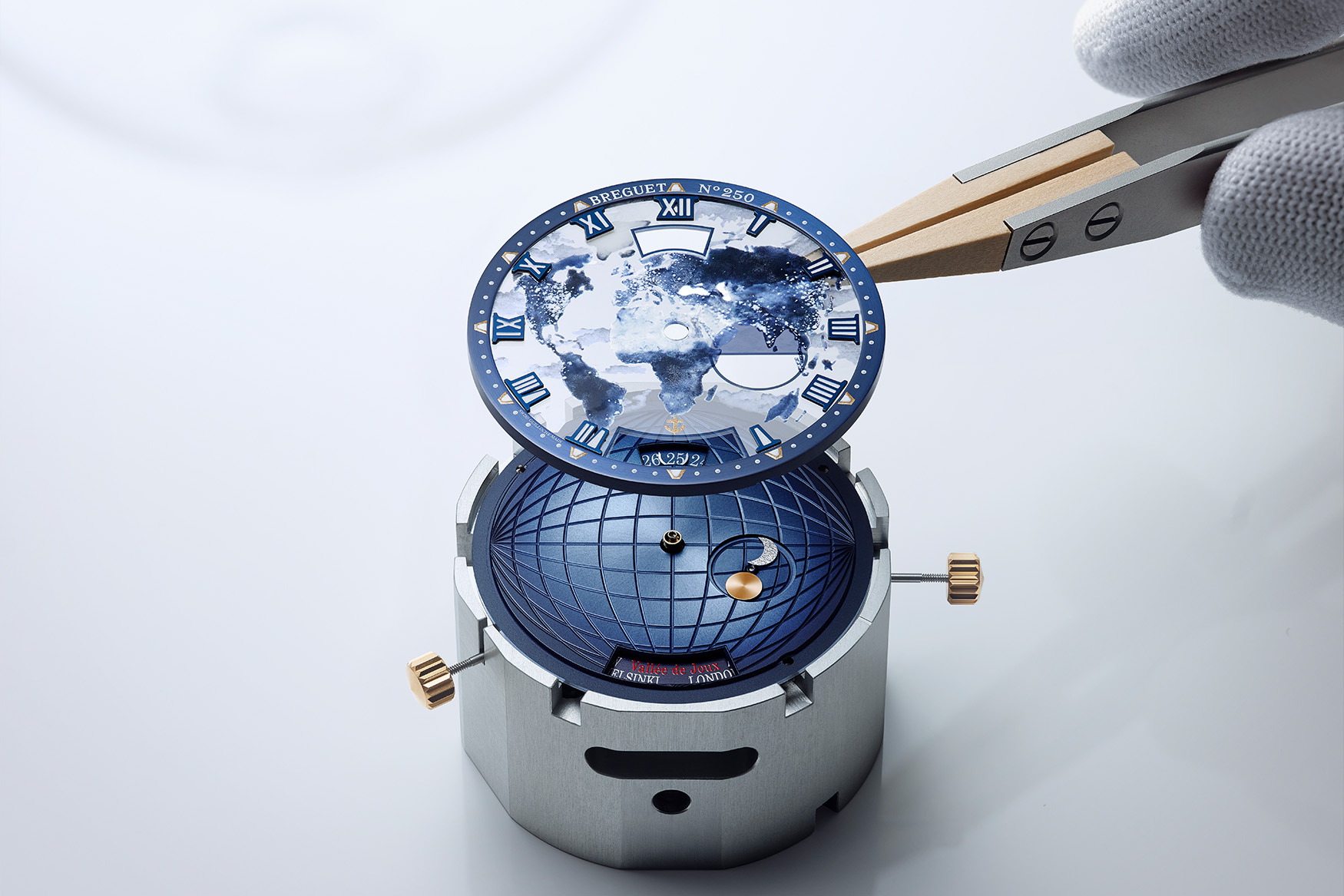 Breguet Hora Mundi 555 dial