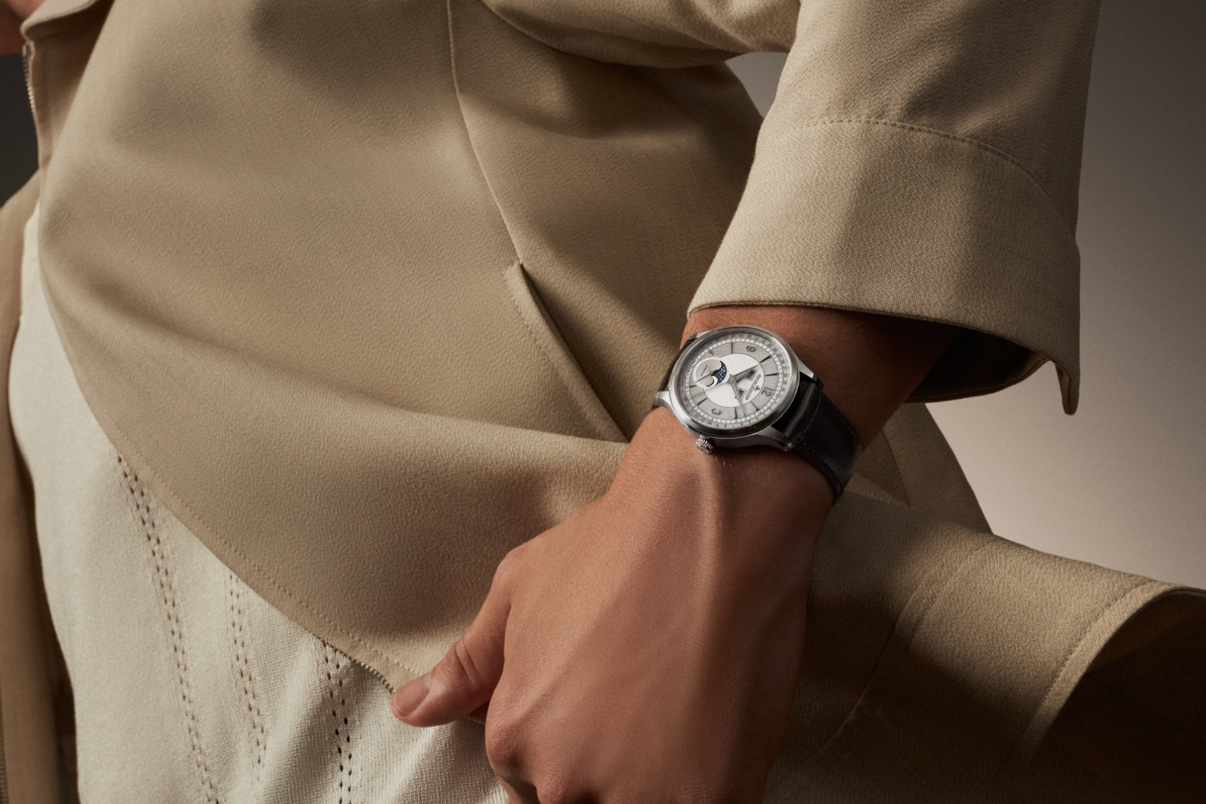 Jaeger LeCoultre Master Control Calendar Q4148450 on wrist