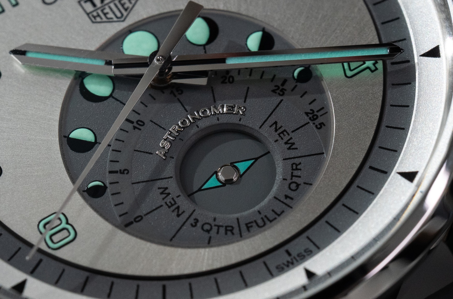 tag heuer carrera astronomer 5