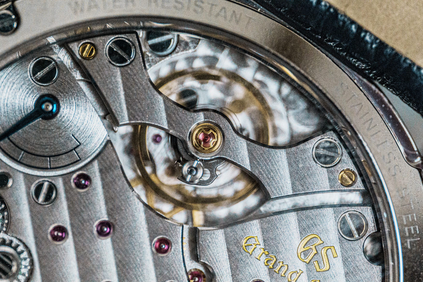 Mặt sau của Grand Seiko Evolution 9 SLGW007