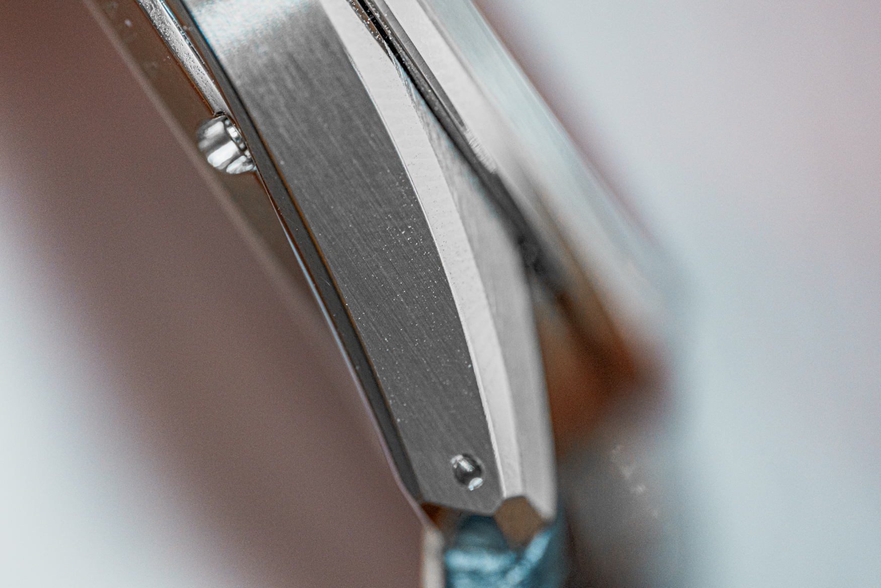 Vỏ Grand Seiko Evolution 9 SLGW007 ở giữa