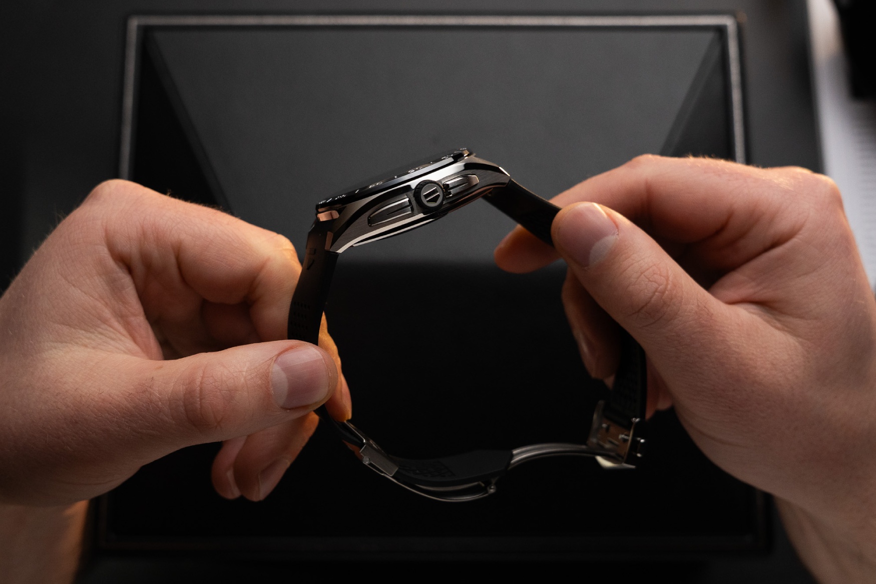 TAG Heuer Connected Calibre E5 45mm pushers