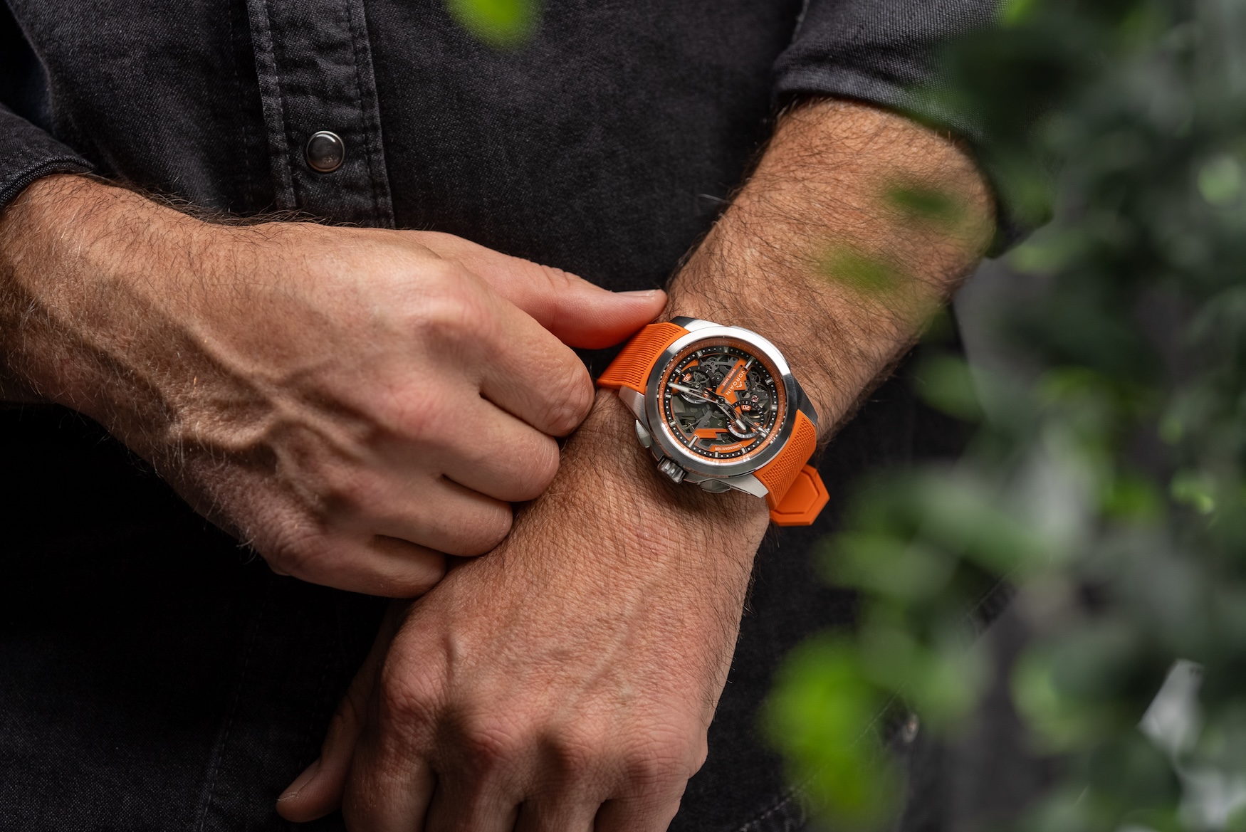 Đồng hồ bấm giờ khung xương độc lập norqain 42mm màu cam 19