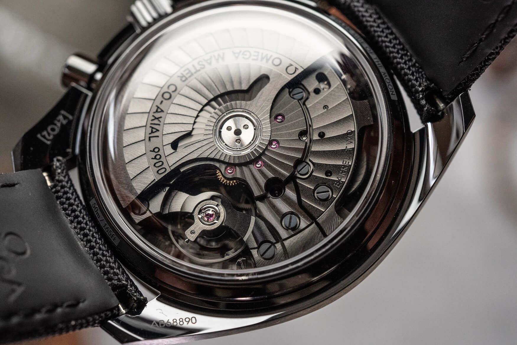 omega speedmaster mặt tối của mặt trăng mặt xám của mặt trăng 2025 39