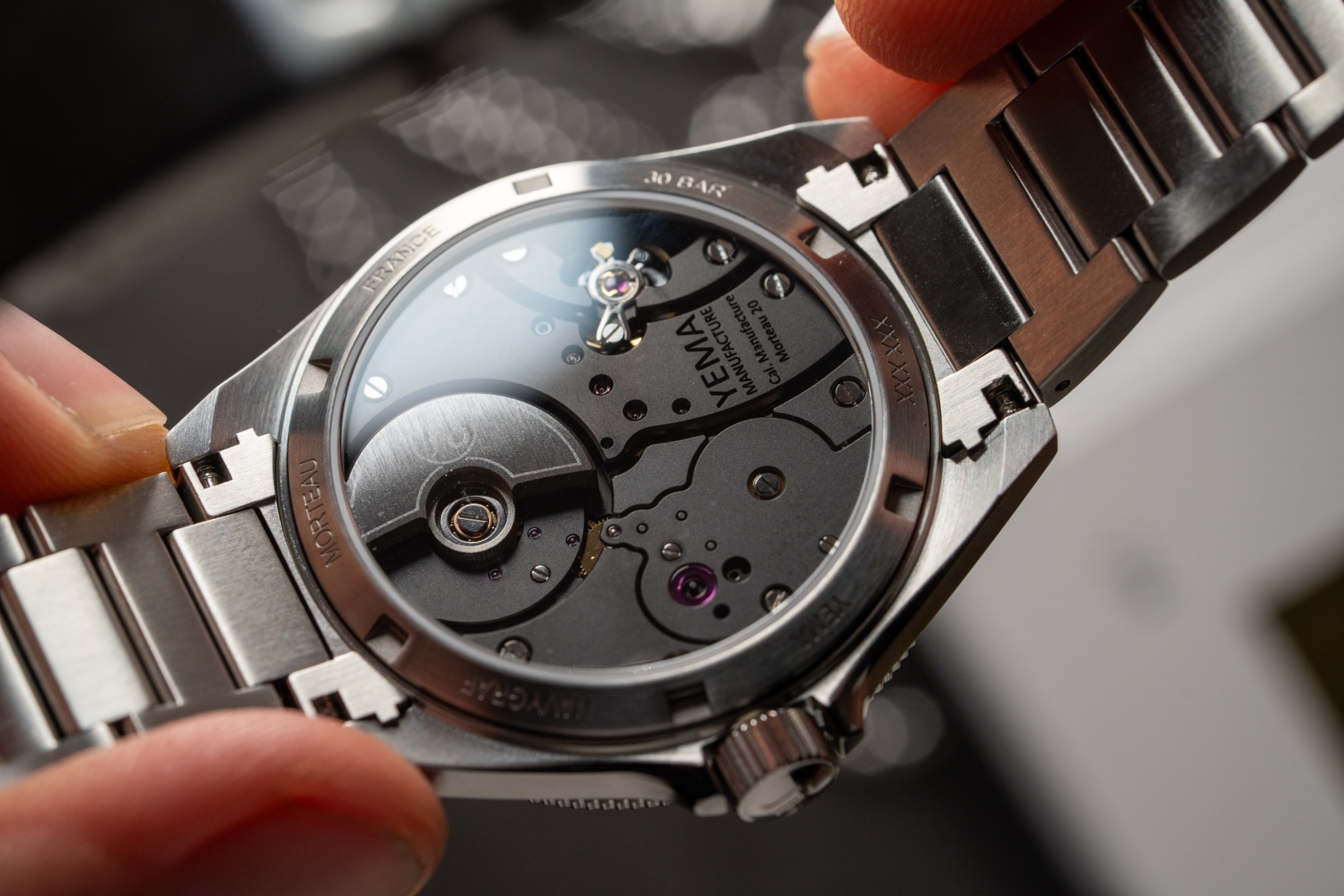 Yema Pearl Navygraf Movement 2