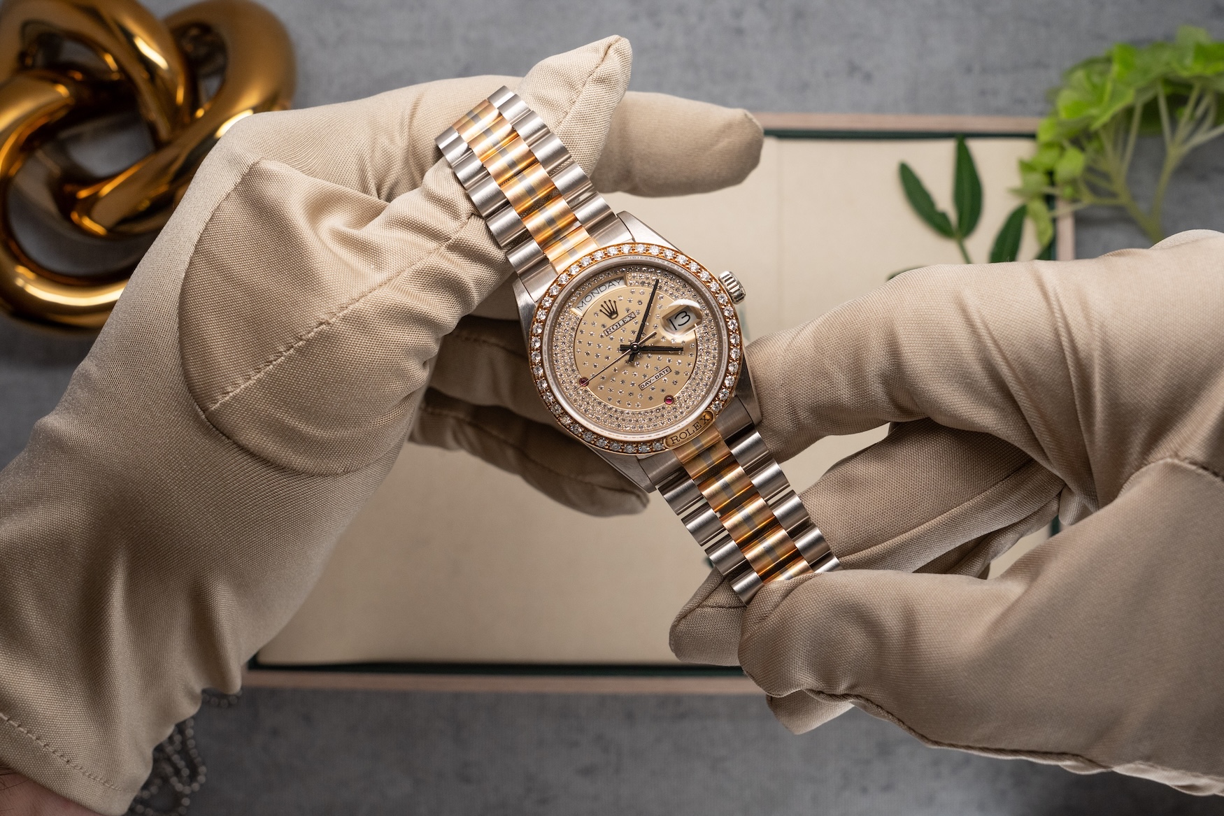 رولكس Day Date مخزون مملوك مسبقًا معتمد في دبي 31