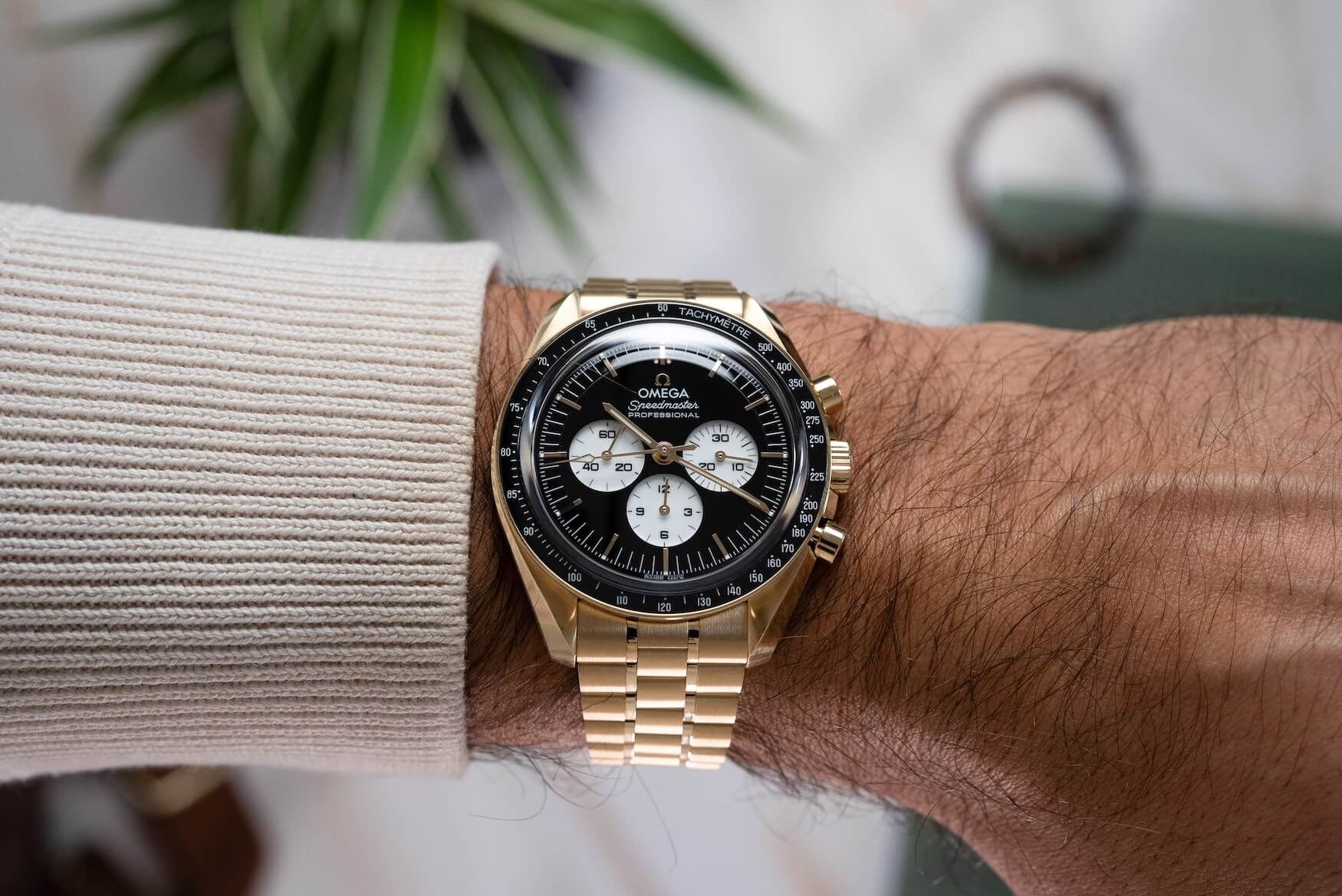 omega speedmaster moonwatch professional black and white 2026 2