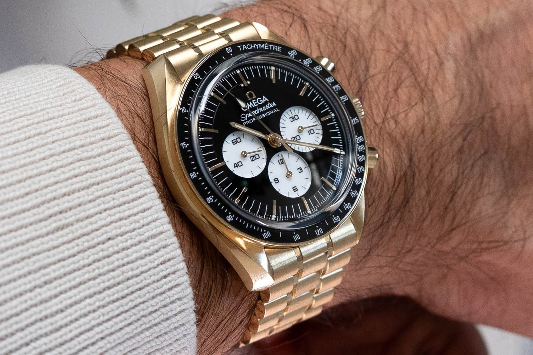 omega speedmaster moonwatch professional black and white 2026 3
