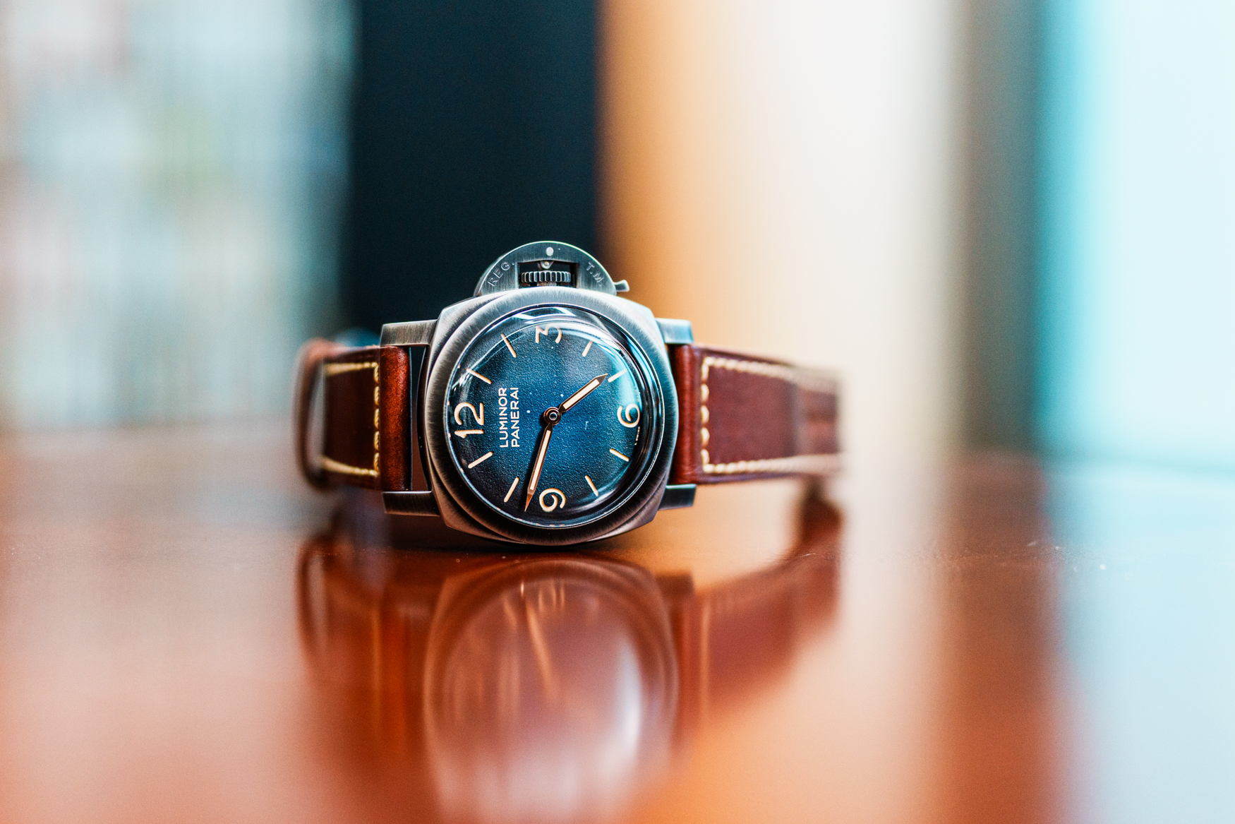 Panerai Luminor Venticinque PAM02025 Profile 2