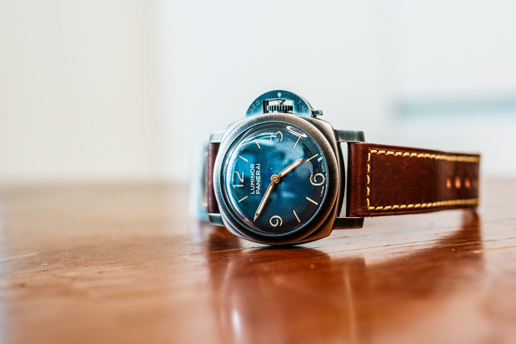 Panerai Luminor Venticinque PAM02025 Profile 3