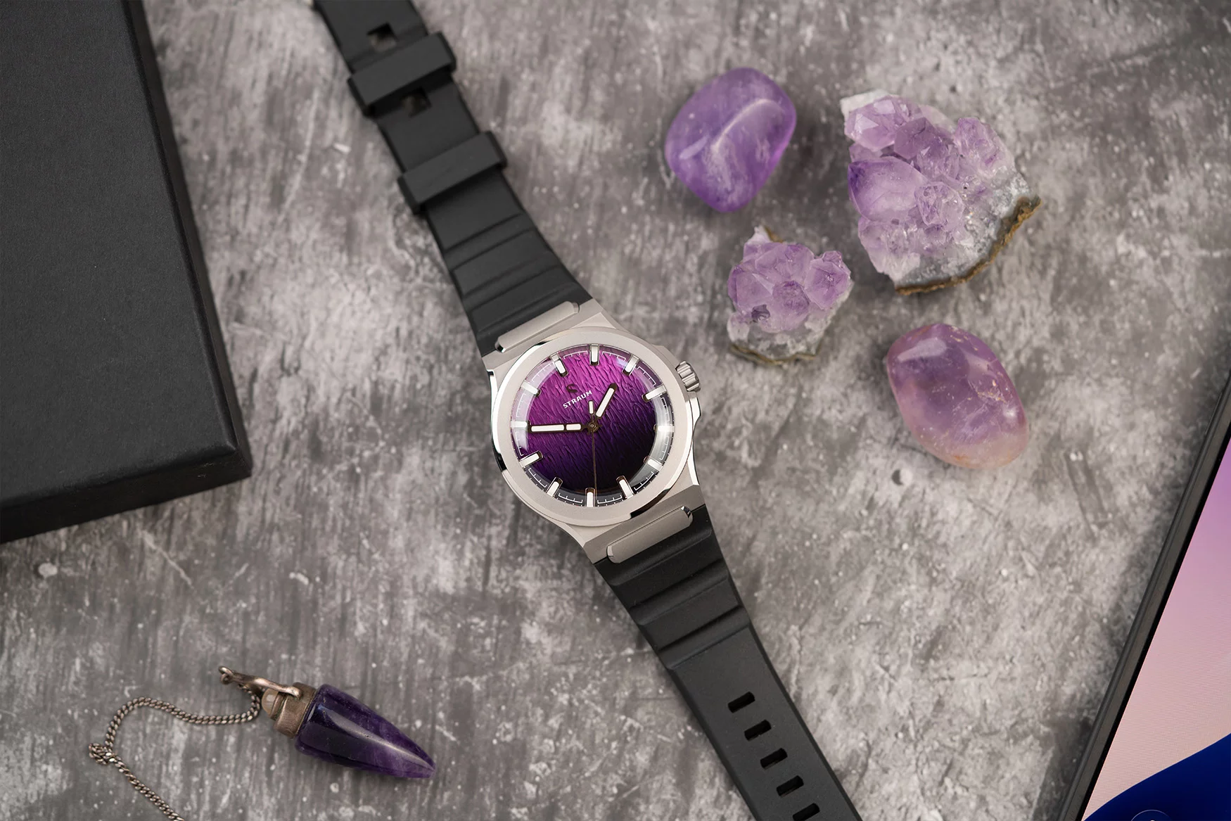 ラム・プルーン ワールドクラス:ジ・エッセンシャル・バーンイェン・ラーケン Straum Jan Mayen Arctic Titanium Purple Borealis | INTRODUCING