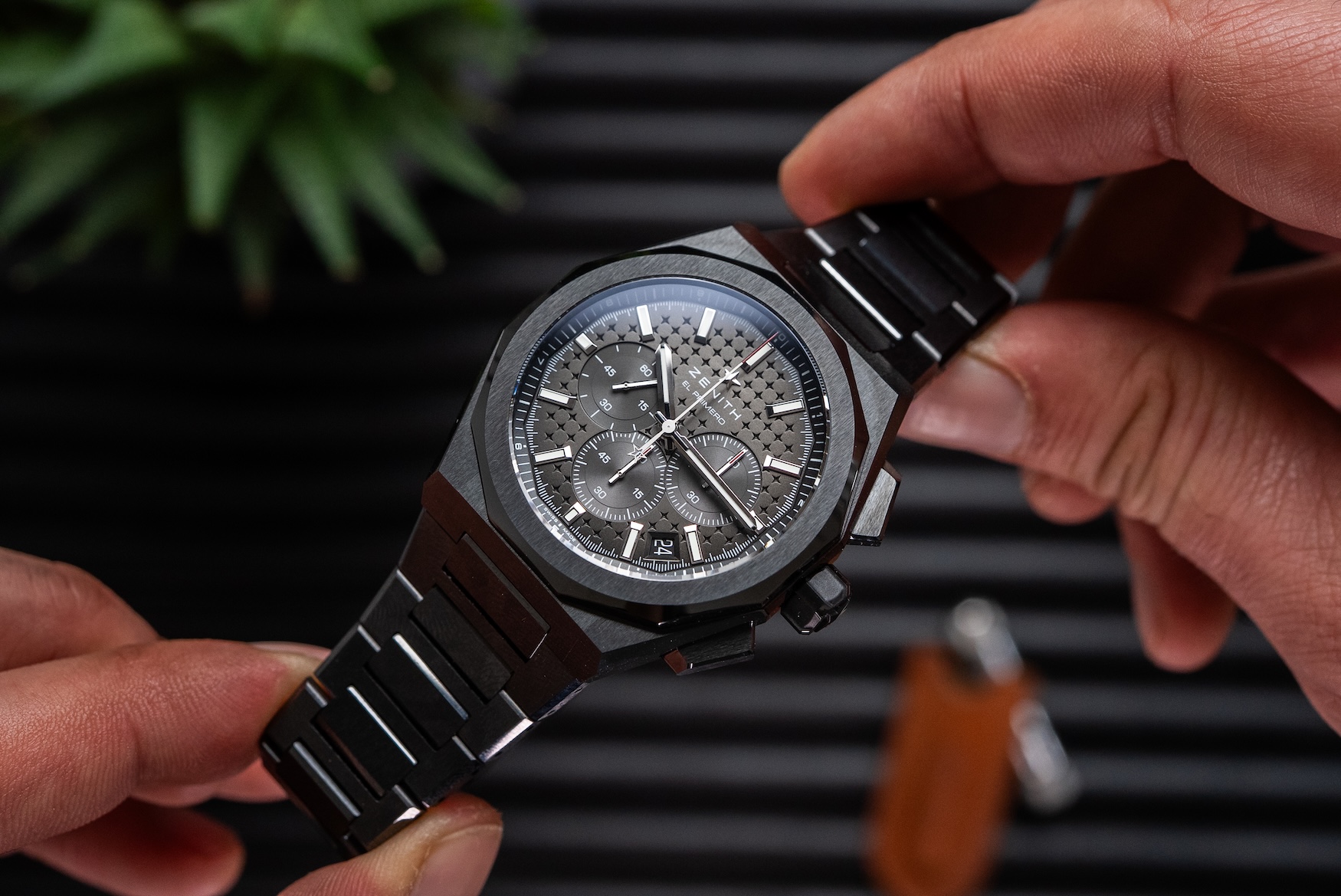 زينيث ديفي سكاي لاين كرونوغراف سيراميك أسود 4