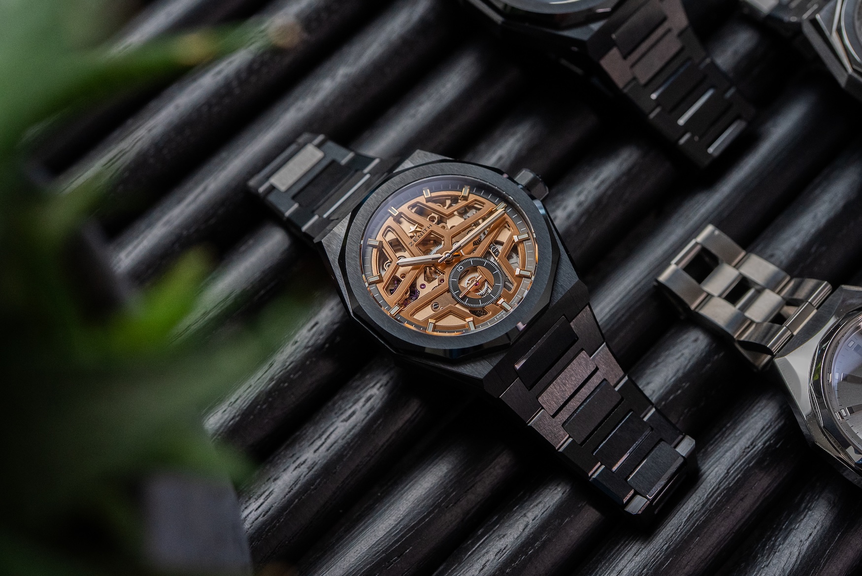 زينيث تتحدى سكاي لاين سكيليتون باللونين الأسود والذهبي 1