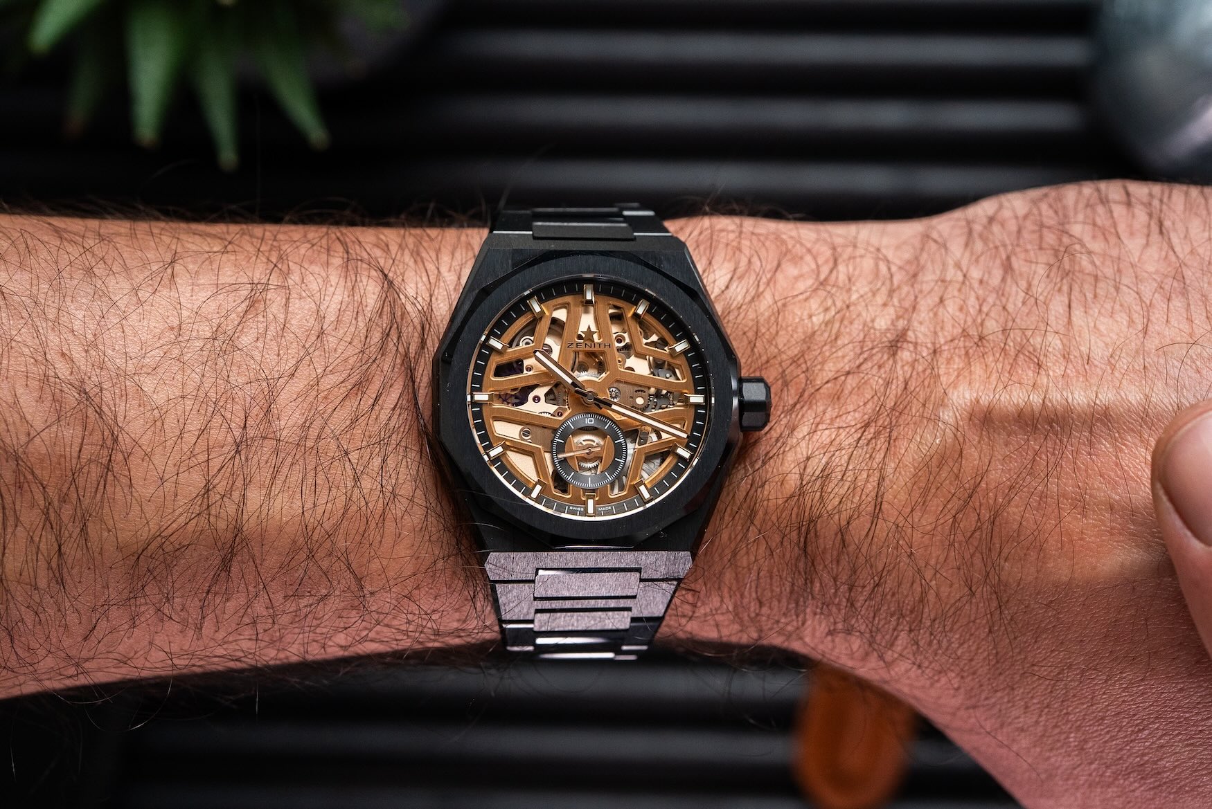 زينيث تتحدى سكاي لاين سكيليتون باللونين الأسود والذهبي 4