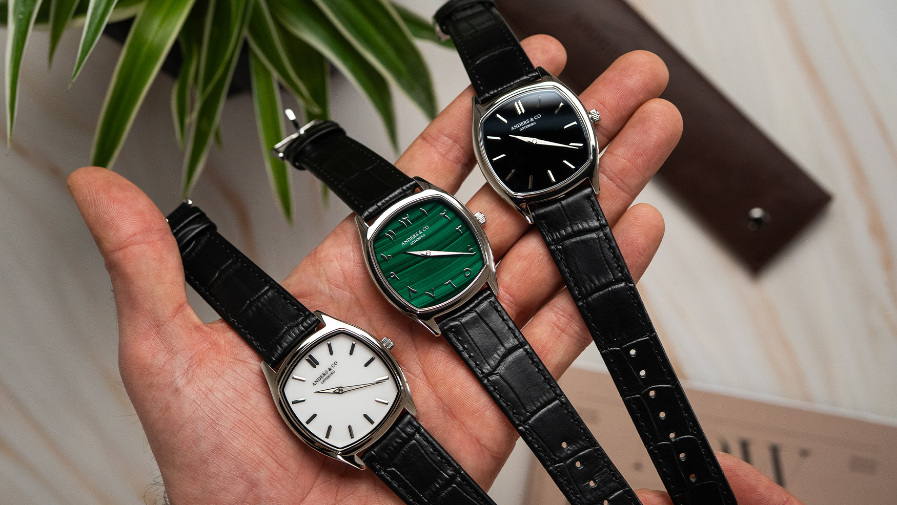 Anders & Co AC2 Volcán Malachite, Porcelain, Onyx Dial