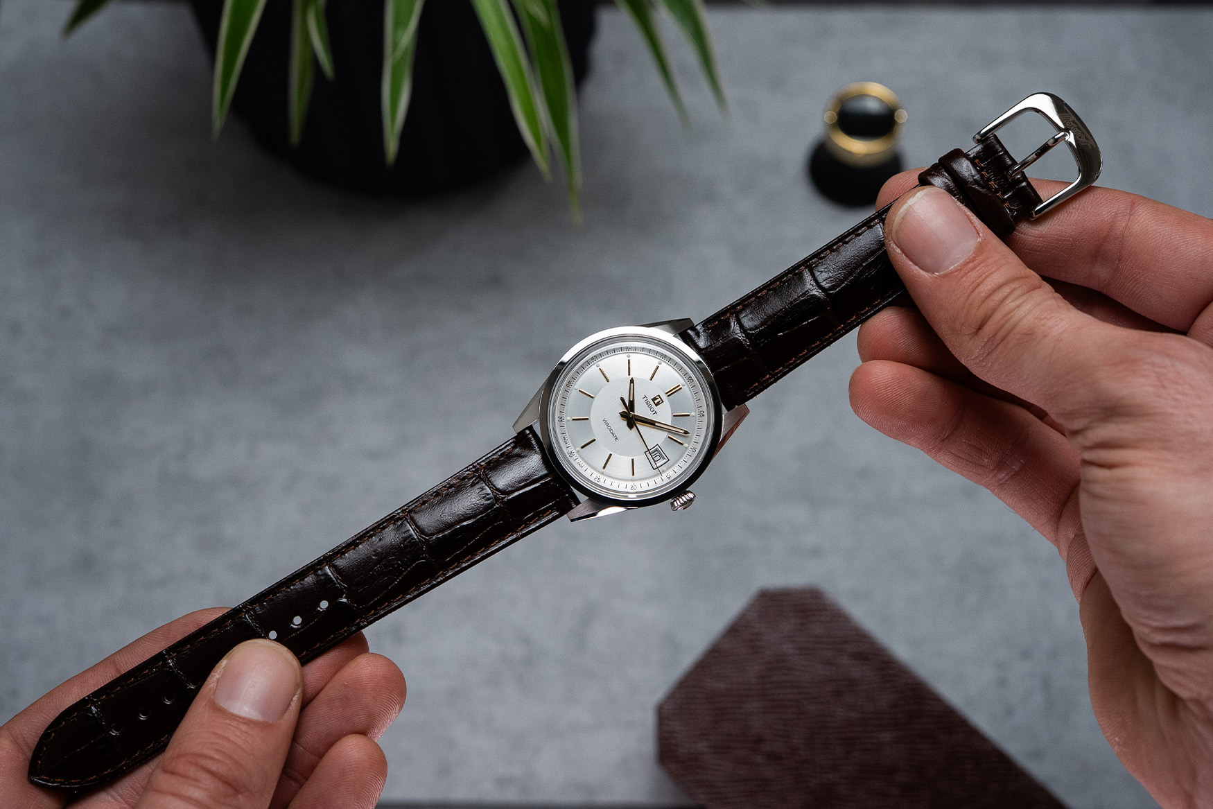 تيسو فيزوديت مينا فضي وحزام بني