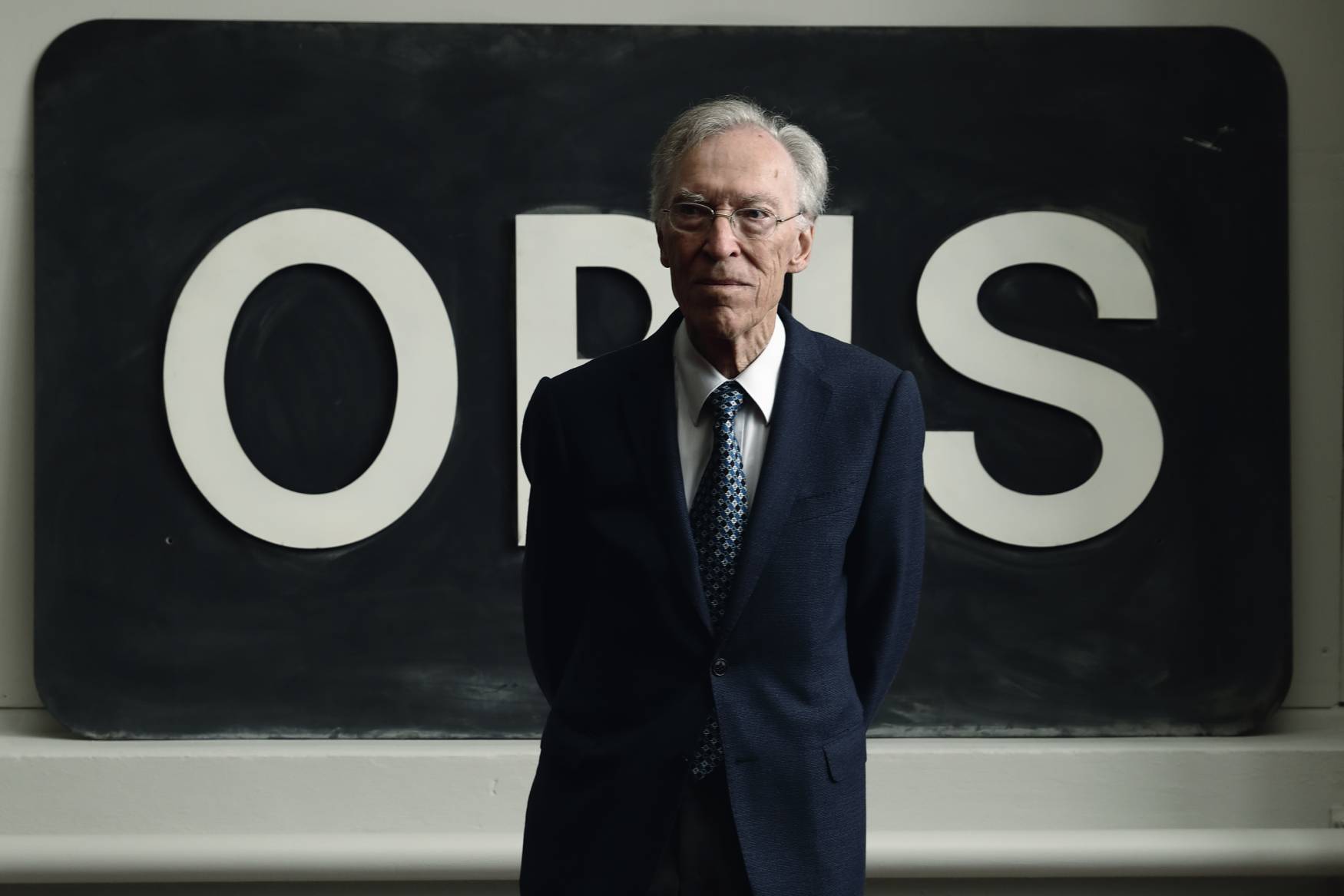 أوريس بورتريه الدكتور رولف بورتمان الرئيس الفخري