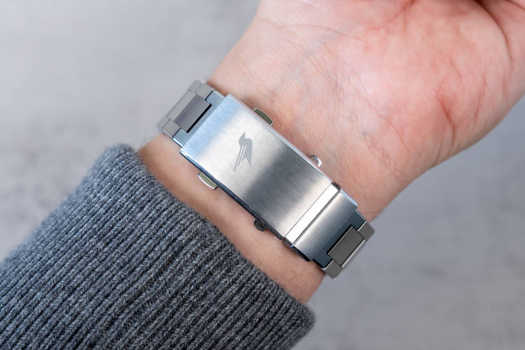 Wren Diver One Titanium Dusk clasp
