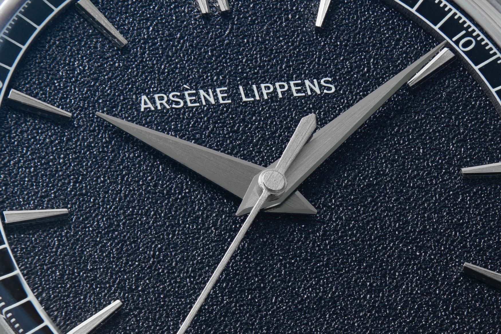 الاتصال الهاتفي من مجموعة Classico من تصميم Arsene Lippens