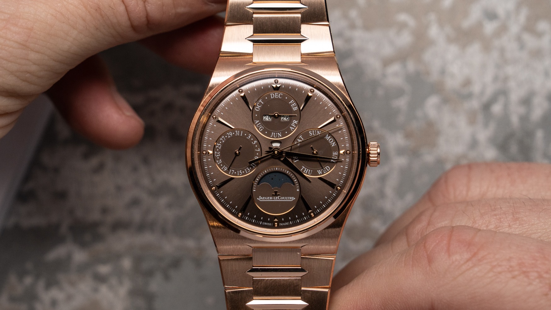 Jaeger-LeCoultre reinvents the Master Control collection with an integrated twist