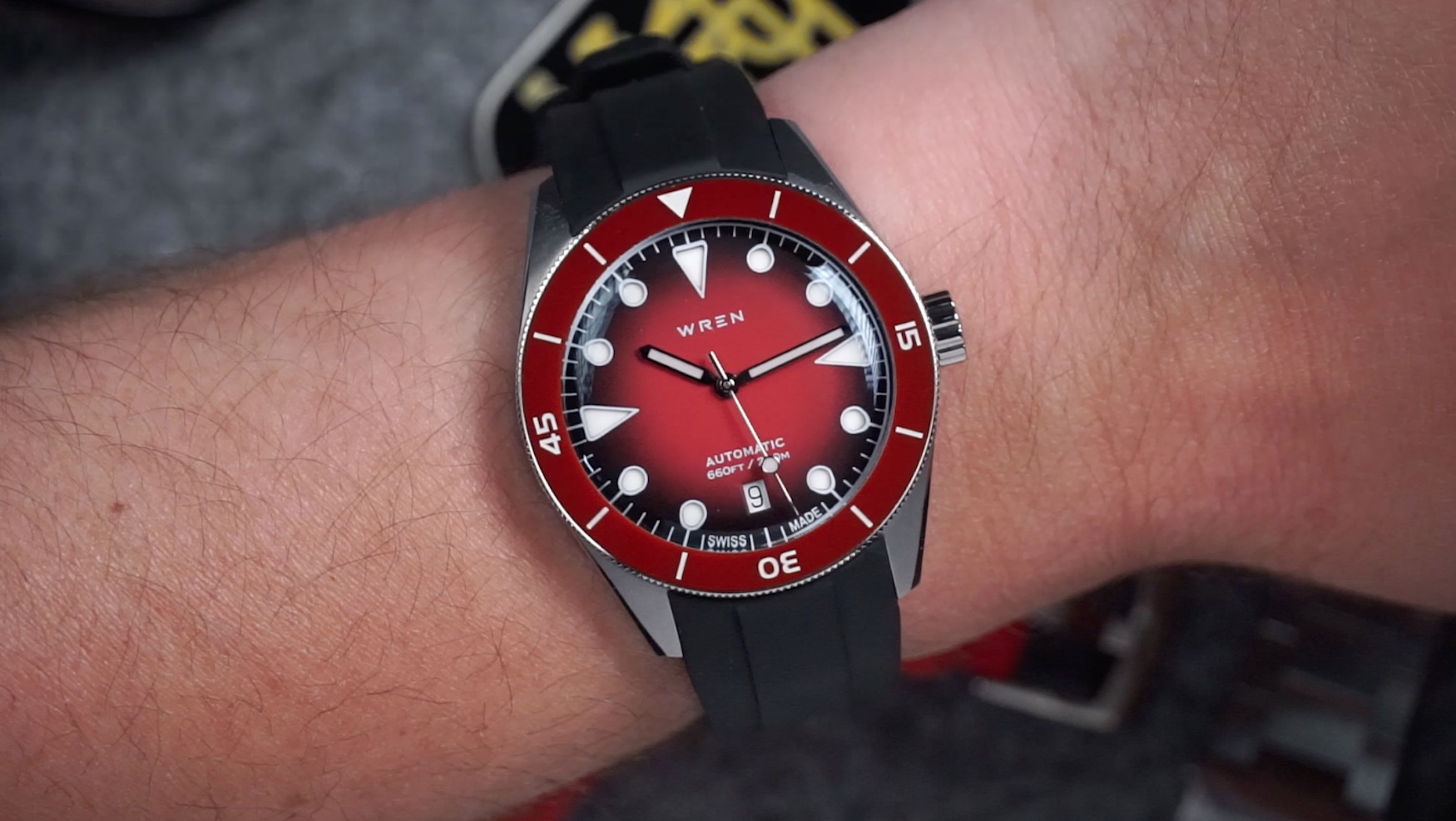 Wren Diver 38 Crimson Black rubber