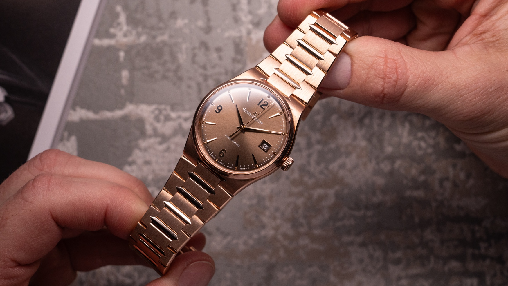 Jaeger-LeCoultre Master Control Chronometre Time and Date: Simplicity at Its Best